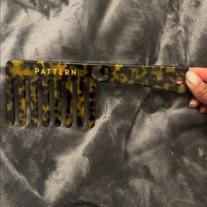 PATTERN BEAUTY Tortoise Shell Hair Comb